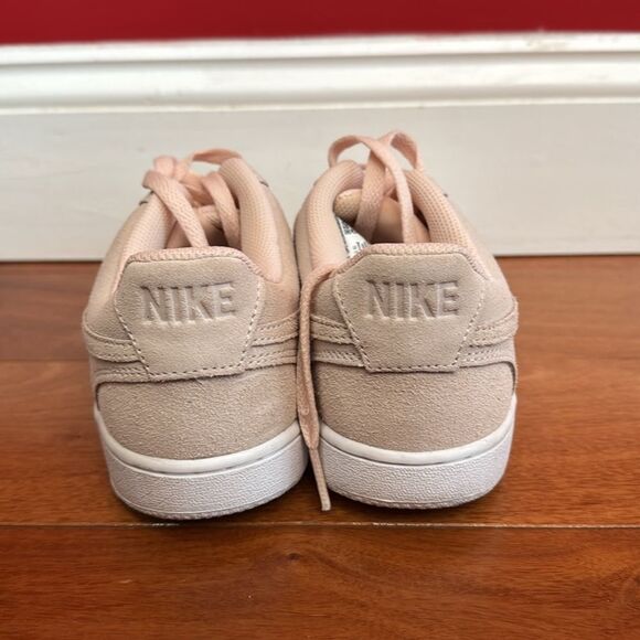 Nike Women's Court Vision Low Fashion Athletic Sneakers Orange Pearl size 8.5 - Picture 2 of 7